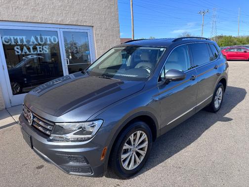 Grey 2018 Volkswagen Tiguan 2.0T SE