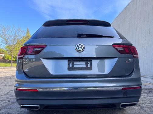 Grey 2018 Volkswagen Tiguan 2.0T SE