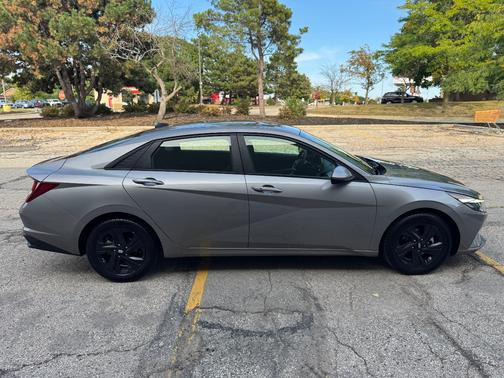 2021 Hyundai ELANTRA SEL