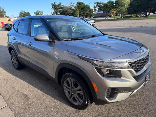 Grey 2021 Kia Seltos LX