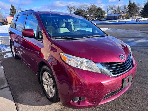 2013 Toyota Sienna LE Auto Access Seat