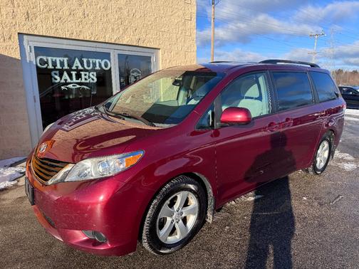 2013 Toyota Sienna LE Auto Access Seat