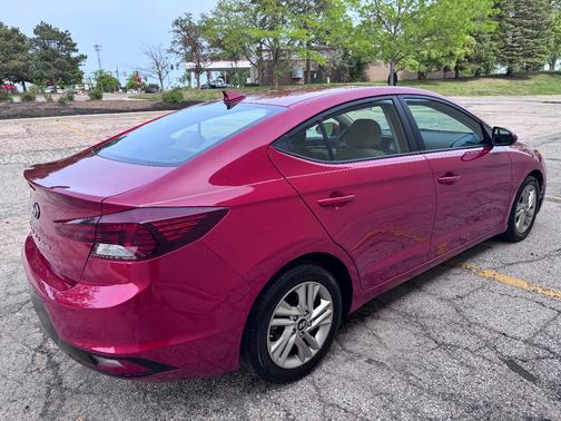 Red 2019 Hyundai ELANTRA SEL