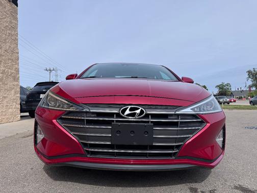 Red 2019 Hyundai ELANTRA SEL