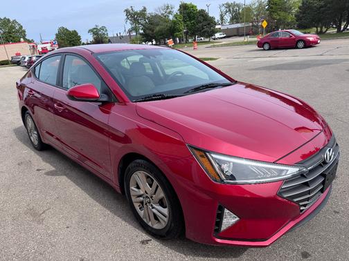 Red 2019 Hyundai ELANTRA SEL