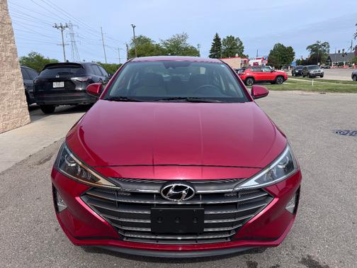 Red 2019 Hyundai ELANTRA SEL