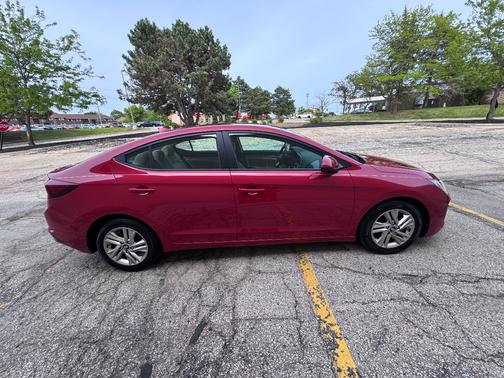 Red 2019 Hyundai ELANTRA SEL