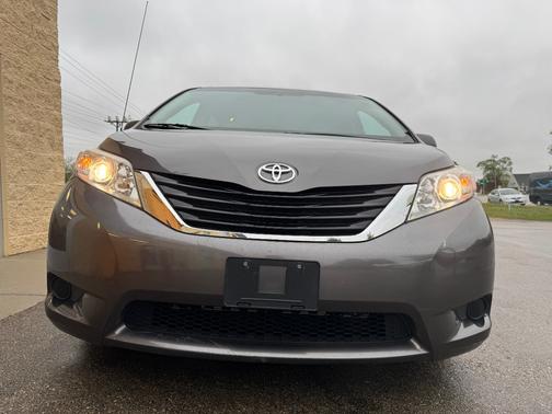 2013 Toyota Sienna LE