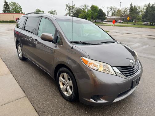 2013 Toyota Sienna LE