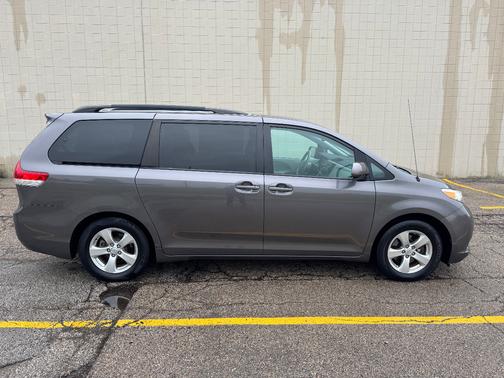 2013 Toyota Sienna LE