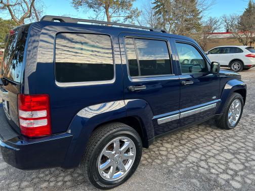 Photo 5 of 30 of 2012 Jeep Liberty Sport Latitude