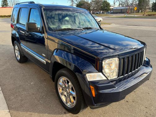 Photo 3 of 30 of 2012 Jeep Liberty Sport Latitude