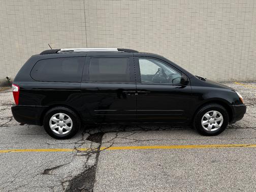 2009 Kia Sedona LX