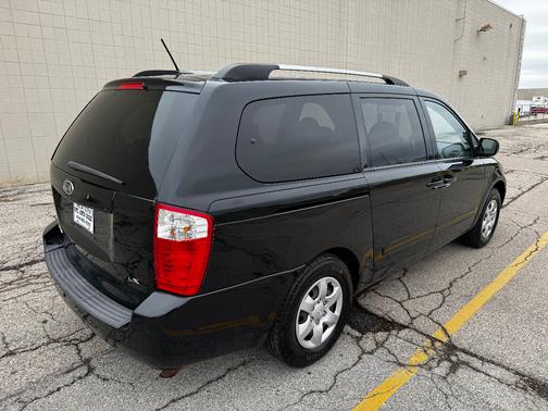 2009 Kia Sedona LX