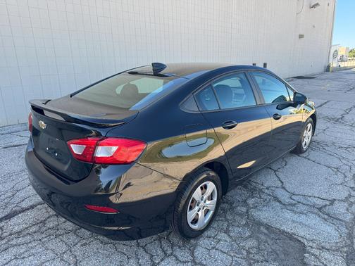 2018 Chevrolet Cruze LS