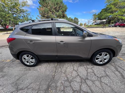 Grey 2011 Hyundai TUCSON GLS