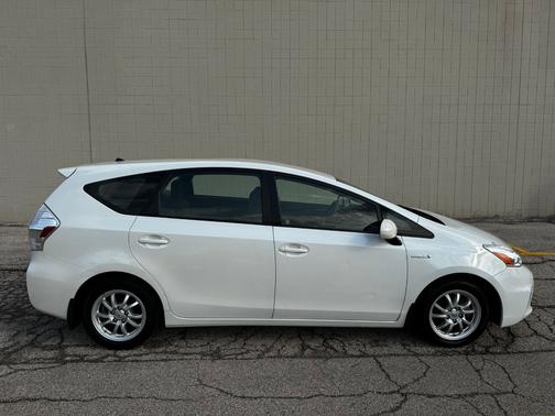 2012 Toyota Prius v Two
