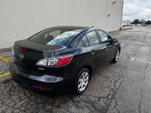 2013 Mazda Mazda3 i Sport