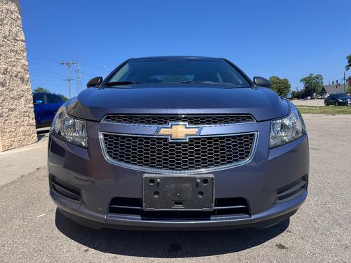 Blue 2014 Chevrolet Cruze LS