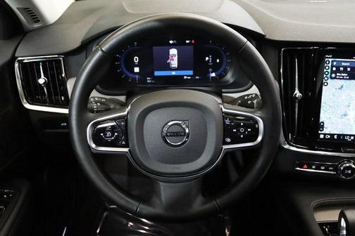 2025 Volvo V90 Cross Country B6 Plus