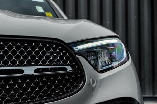 2025 Mercedes-Benz GLC 300 4MATIC