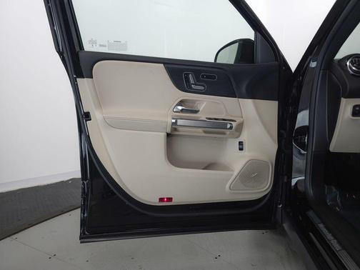 2026 Mercedes-Benz GLB 250 4MATIC