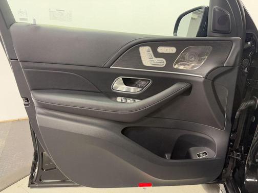 2025 Mercedes-Benz GLS 580 4MATIC