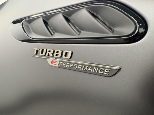 2024 Mercedes-Benz AMG C 63 S E Performance