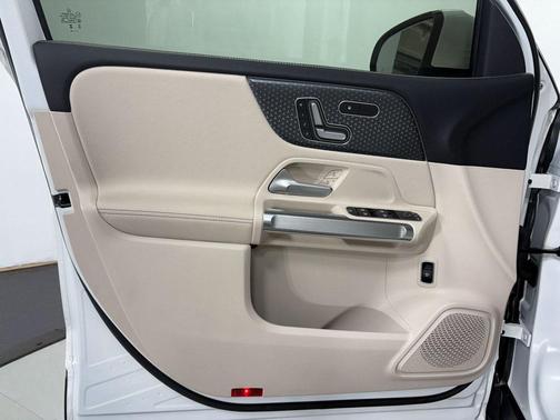 2025 Mercedes-Benz GLB 250 4MATIC