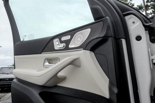 White 2027 Mercedes-Benz GLS 450 4MATIC