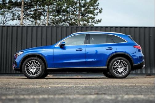 2025 Mercedes-Benz GLC 300 4MATIC