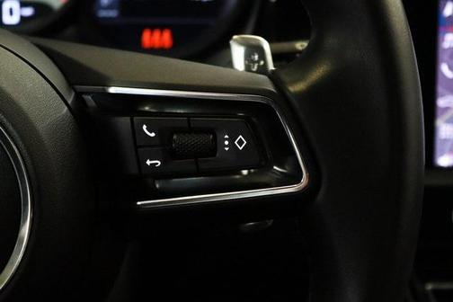 2022 Porsche Macan Base
