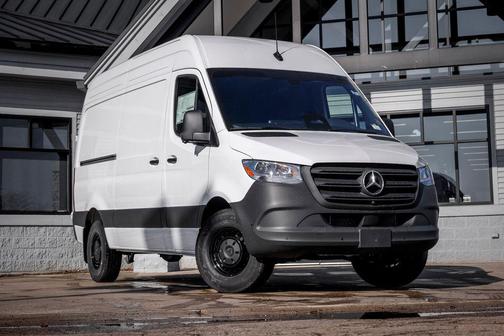 Arctic White 2026 Mercedes-Benz Sprinter 2500 Cargo 144 WB