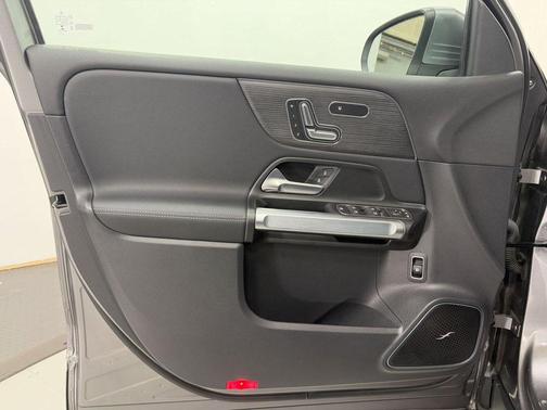 2023 Mercedes-Benz EQB 300 4MATIC