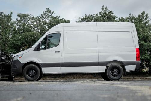 Arctic White 2026 Mercedes-Benz Sprinter 2500 Cargo 144 WB