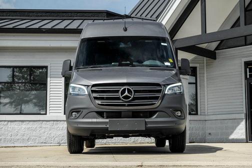 2025 Mercedes-Benz Sprinter 2500 Passenger 144 WB
