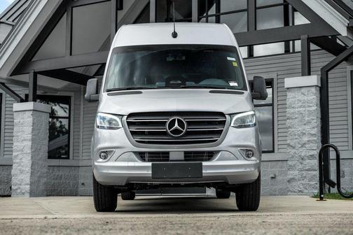 2025 Mercedes-Benz Sprinter 2500 Passenger 170 WB