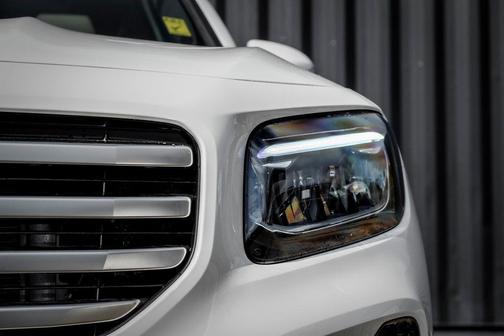 White 2026 Mercedes-Benz GLB 250 4MATIC