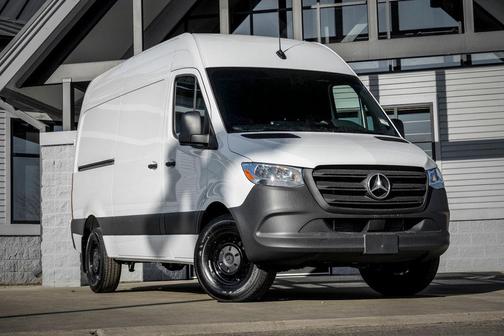 Arctic White 2026 Mercedes-Benz Sprinter 2500 Cargo 144 WB