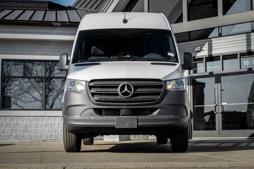 Arctic White 2026 Mercedes-Benz Sprinter 2500 Cargo 144 WB