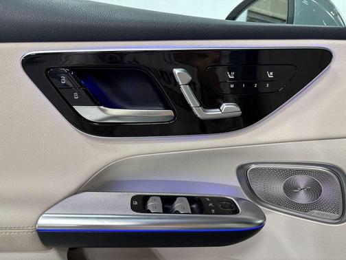 2025 Mercedes-Benz GLC 350e Base