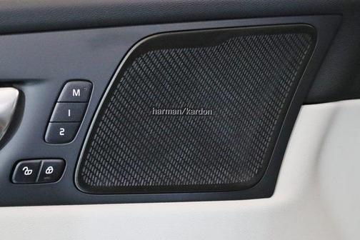 2023 Volvo XC60 B5 Ultimate Bright Theme