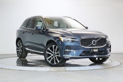 2023 Volvo XC60 B5 Ultimate Bright Theme