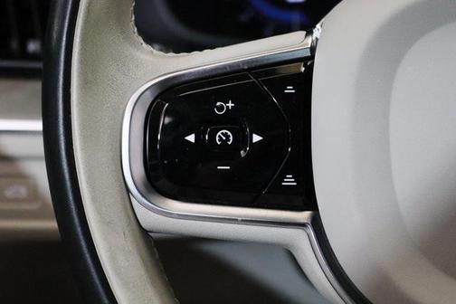 2023 Volvo XC60 B5 Ultimate Bright Theme