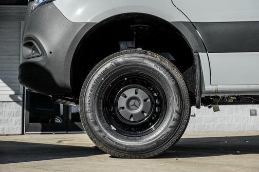 2025 Mercedes-Benz Sprinter 2500 Passenger 144 WB