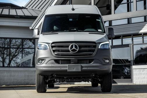 2025 Mercedes-Benz Sprinter 2500 Passenger 144 WB