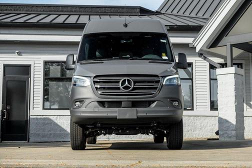 2025 Mercedes-Benz Sprinter 2500 Passenger 144 WB