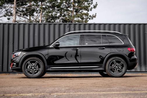 Black 2026 Mercedes-Benz GLB 250 4MATIC