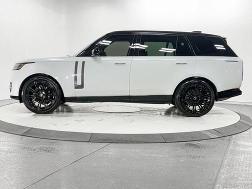 2025 Land Rover Range Rover P400 SE 7 Seat