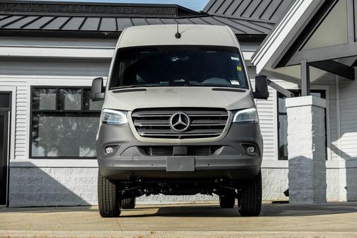 2025 Mercedes-Benz Sprinter 2500 Passenger 144 WB